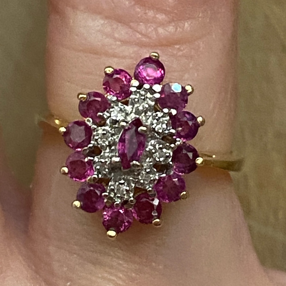 10K Gold cocktail ring w. pink topaz & moissanite 3.5 g